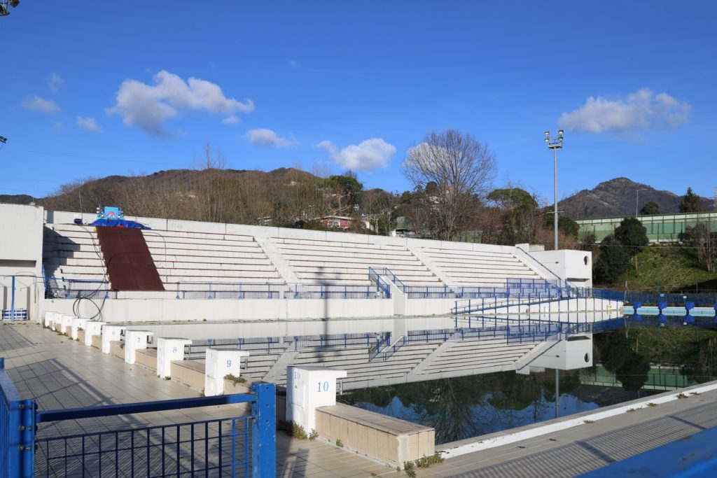 Meglio un grande centro sportivo che una piscina.